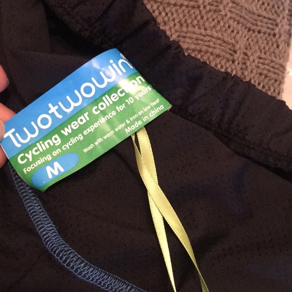 Twotwowin cycling garment brand new with tags - Picture 4 of 6